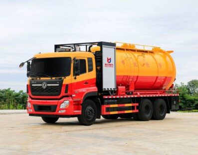 Camion de nettoyage d'égouts