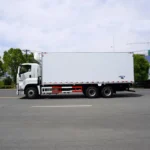 26-foot refrigerated truck ISUZU - Image 3
