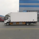 ⁦10 tons refrigerated truck ISUZU⁩ - الصورة ⁦3⁩